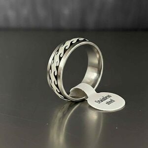 NEW Women's Ring Stainless Steel Size 11 Wave Pattern Silver Black Off White